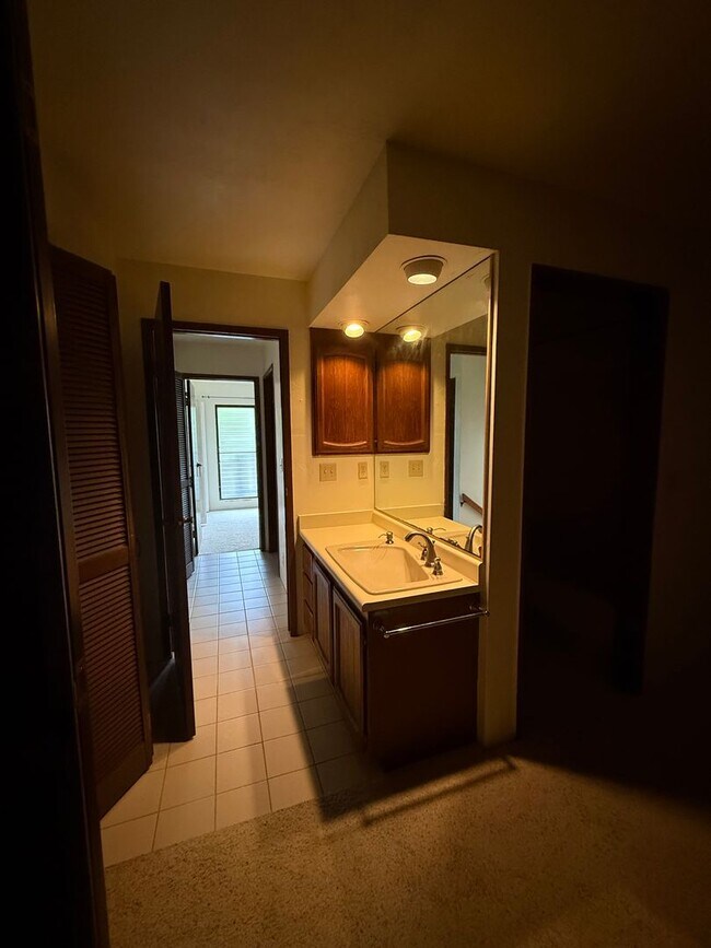 Building Photo - For Rent | 2 Bedroom, 2 bathroom Condo in Kona Eastwind with 1 assigned parking stall