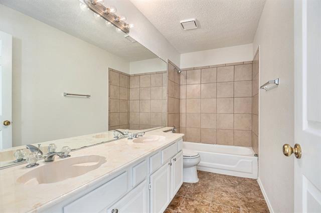 Building Photo - 8201 Cloverglen Ln