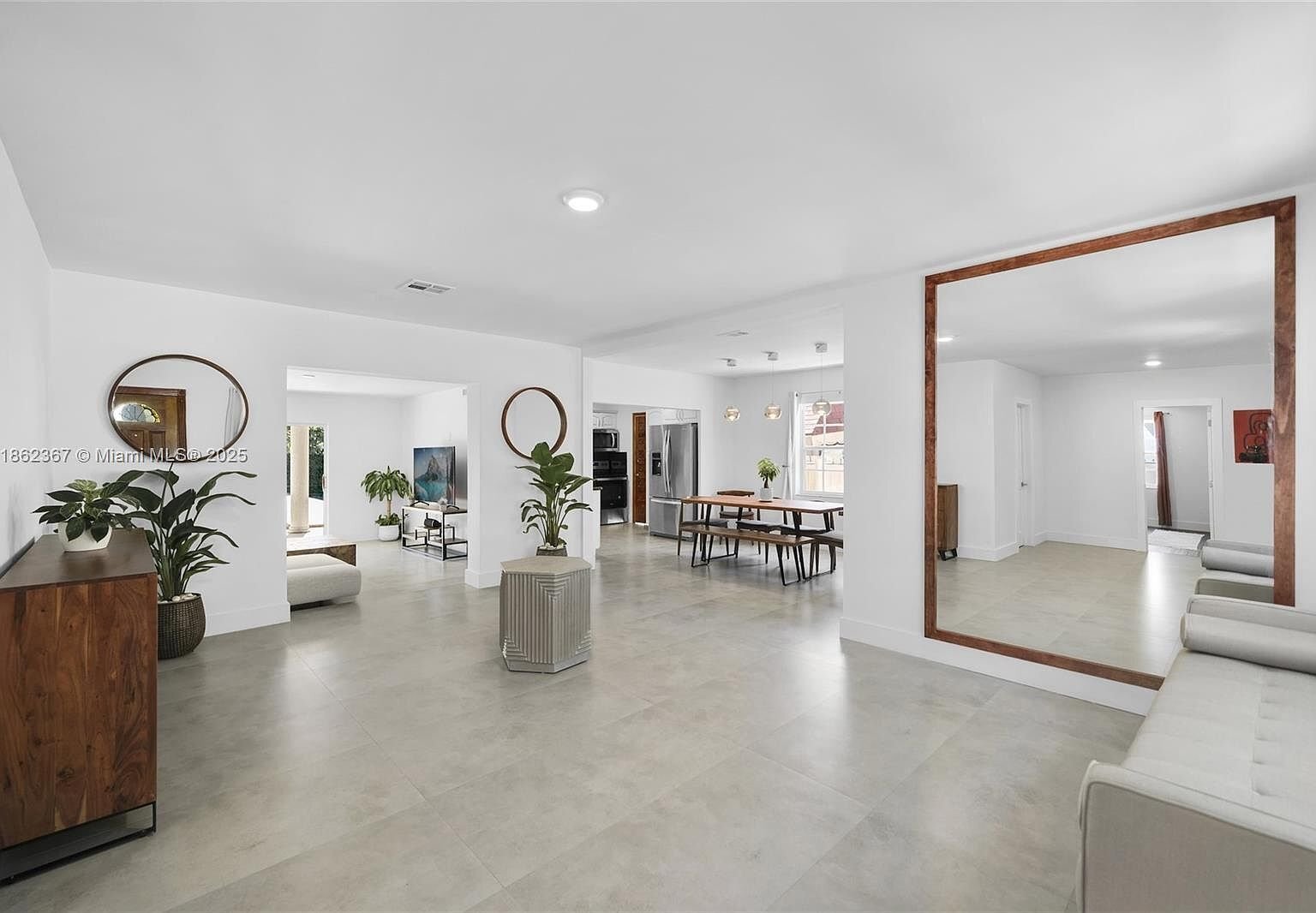 Building Photo - 620 SW 22nd Rd