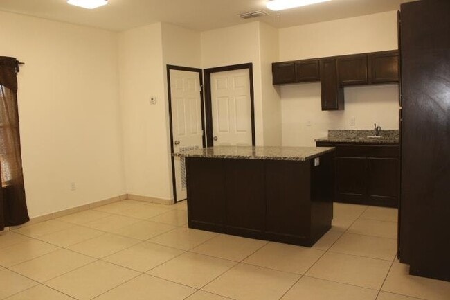 Building Photo - 3118 Garfield St