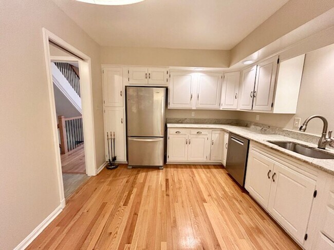 Building Photo - 10939 Wickshire Way