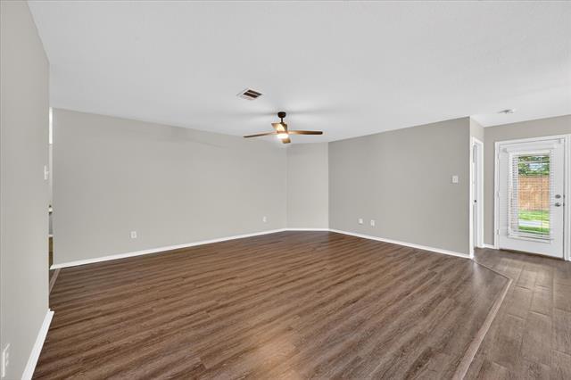 Building Photo - 3304 Glenmore Dr