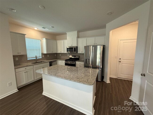 Building Photo - 3204 Lilac Grove Dr