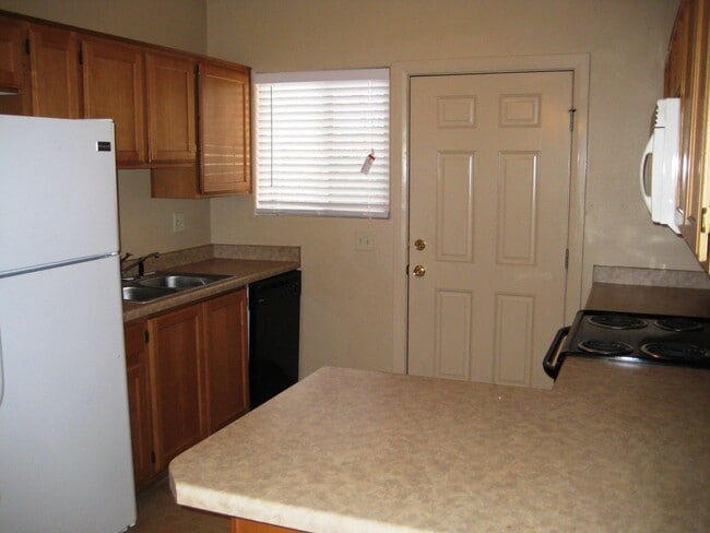 Building Photo - La Venita Condo #B3