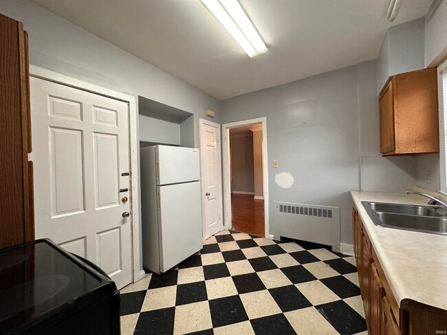 Building Photo - 909 Lincoln Ave