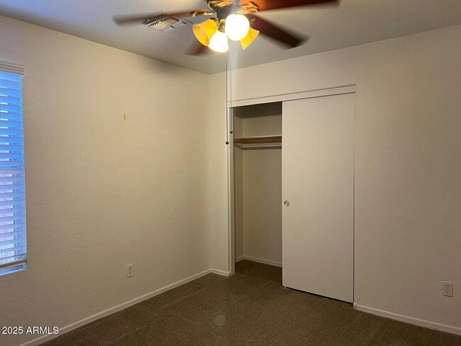 Building Photo - 2221 E Union Hills Dr