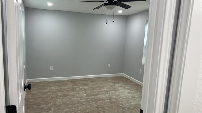 Building Photo - 8226 Darlington Dr
