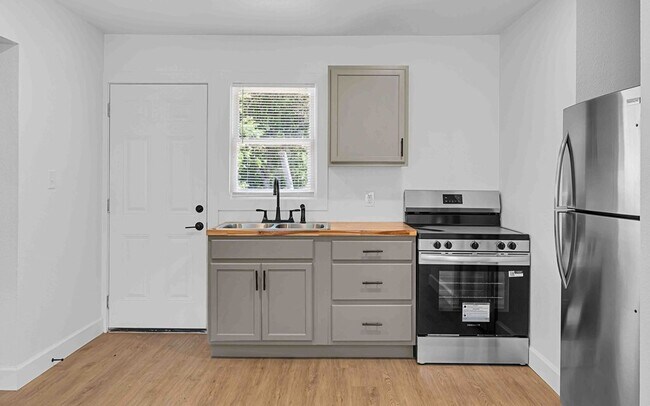 Building Photo - Newly remodeled 4BD 2BA home in Waco