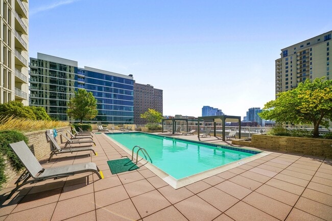 Building Photo - 1400 S Michigan Ave