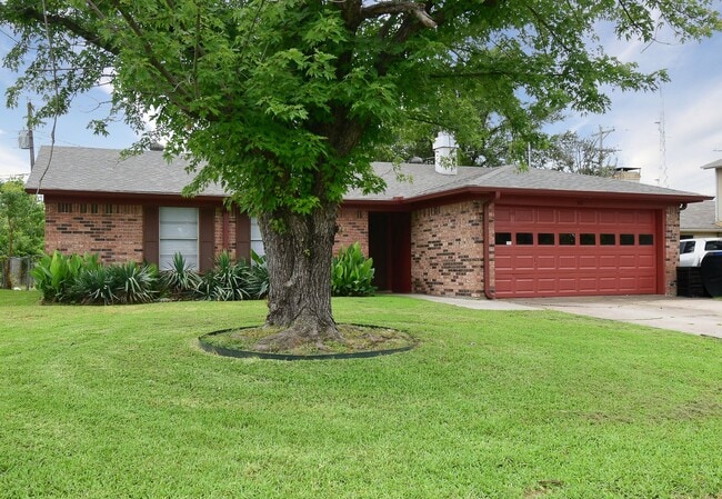 Building Photo - 3117 Chaparral- House
