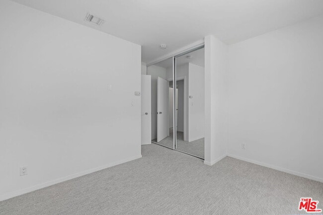 Building Photo - 2492 Banyan Dr