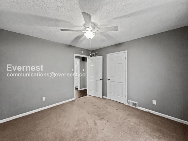 Building Photo - 3 Bed/3 Bath Home with Carport / Pet-Friendly / Available Now!