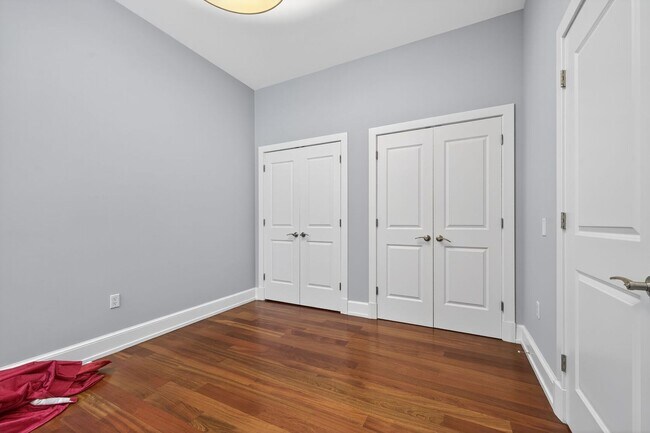 Building Photo - Available Now! High End 2 Bed 2 Bath in Lu...