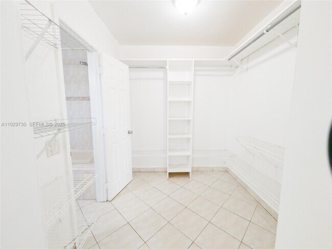 Building Photo - 3623 SW 5th Terrace