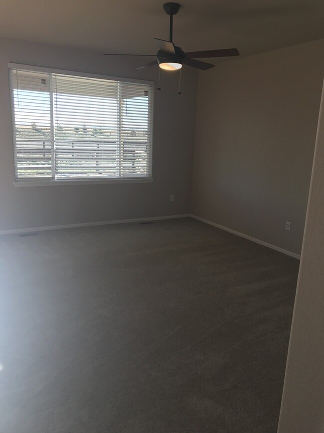 Building Photo - Nice house, 4 bedroom with Mountain Views in Windsor!