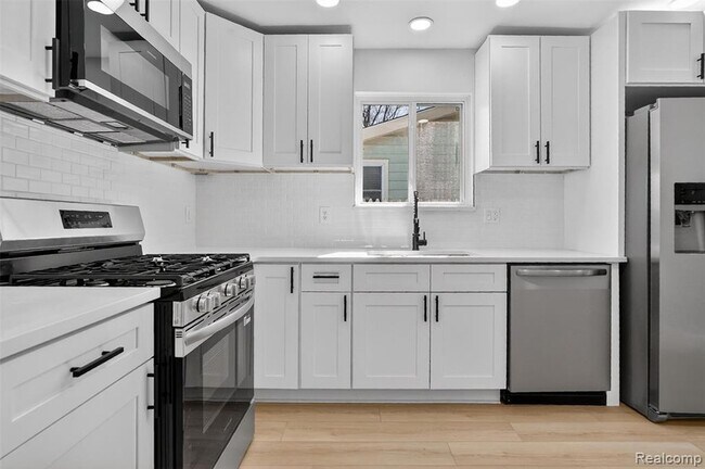 Building Photo - 4171 Mapleleaf Rd