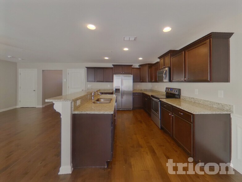 Building Photo - 4009 Commons Dr