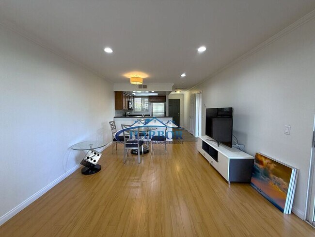 Building Photo - 3408 Hathaway Ave