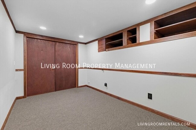 Building Photo - 6025 NE 14th Ave