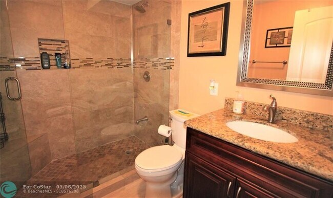 Building Photo - 3499 Oaks Way