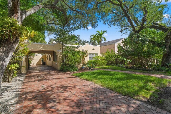 Building Photo - 2521 Inagua Ave