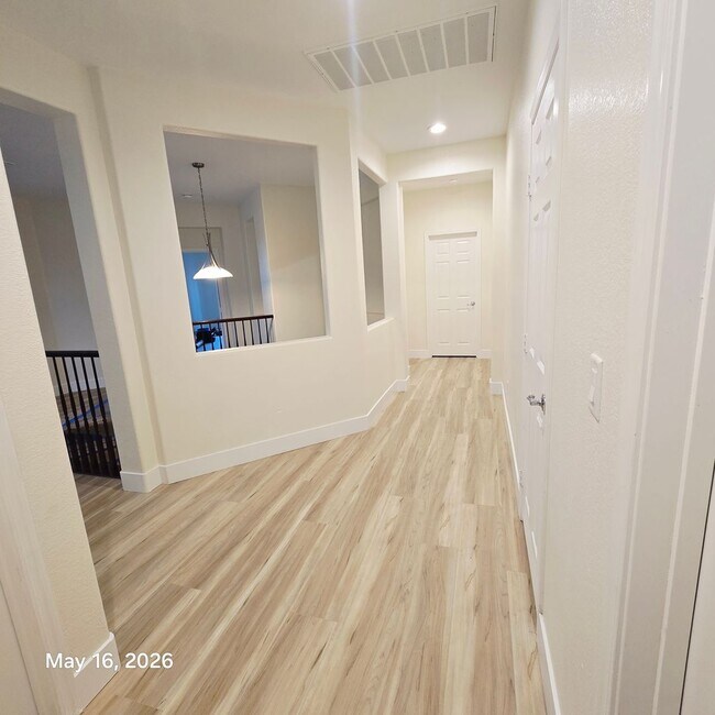 Building Photo - Gorgeous Home For Rent