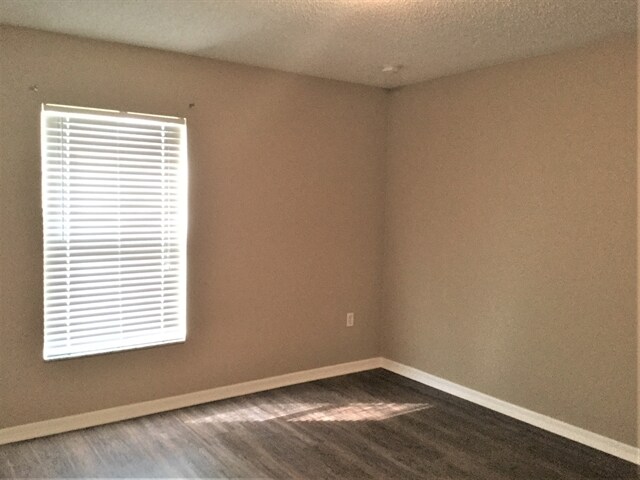 Building Photo - 16452 Corner Lake Dr