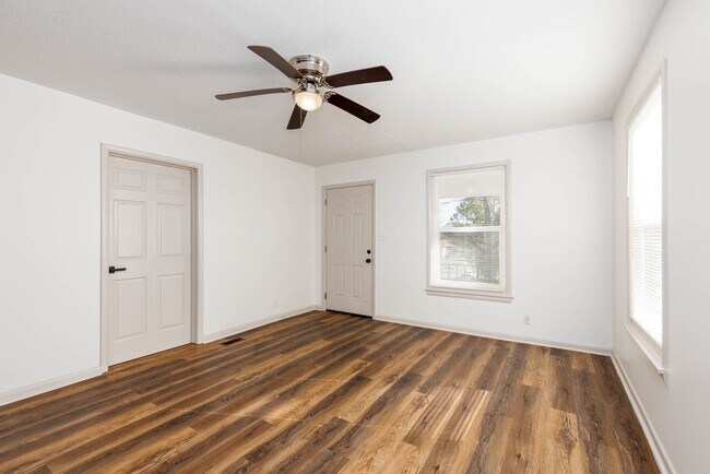 Building Photo - 3 Bedroom, 2 Bath in Birmingham