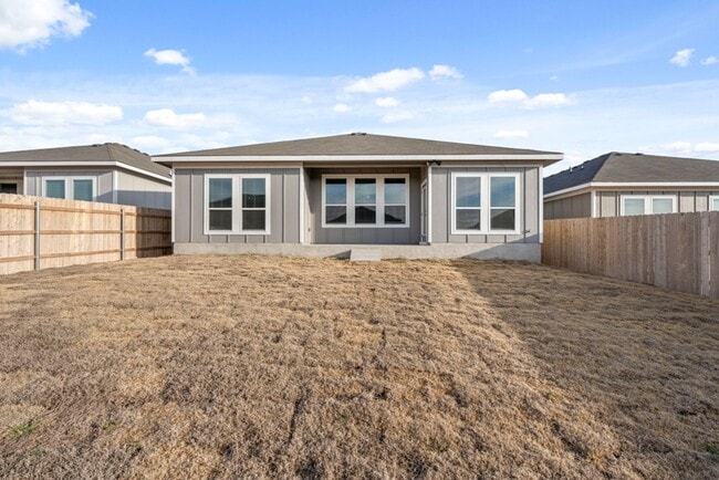 Building Photo - 737 Gingham Trl