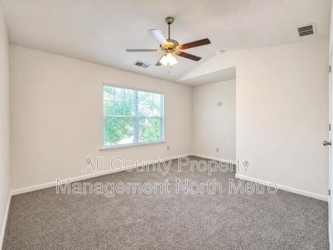 Building Photo - 417 Village View