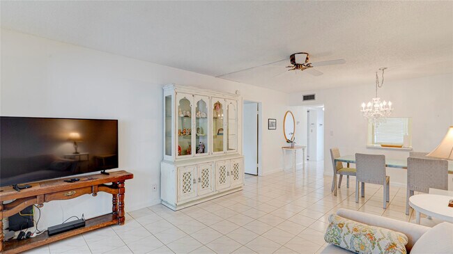 Building Photo - 7787 Golf Cir Dr