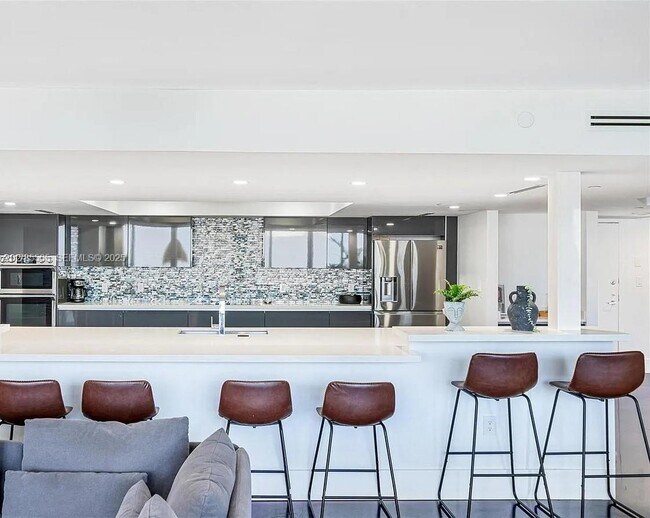 Building Photo - 1717 N Bayshore Dr