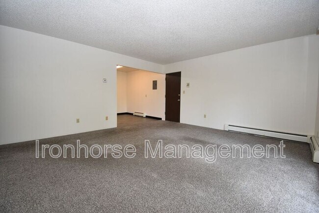 Building Photo - 805 W Villard St