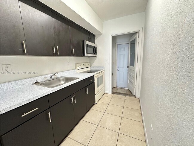 Building Photo - 148 NW 14th Way