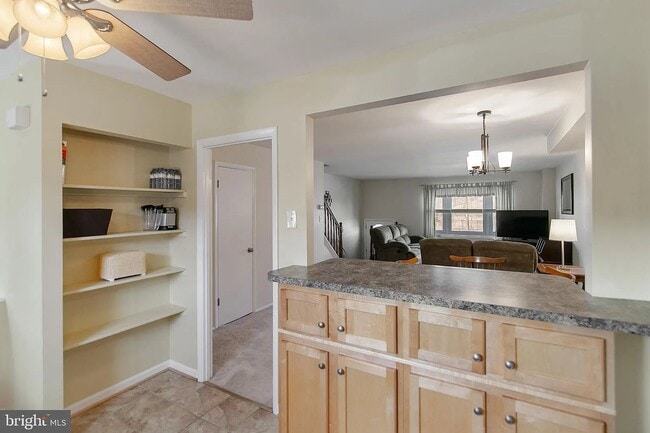 Building Photo - 933 Elm Rd