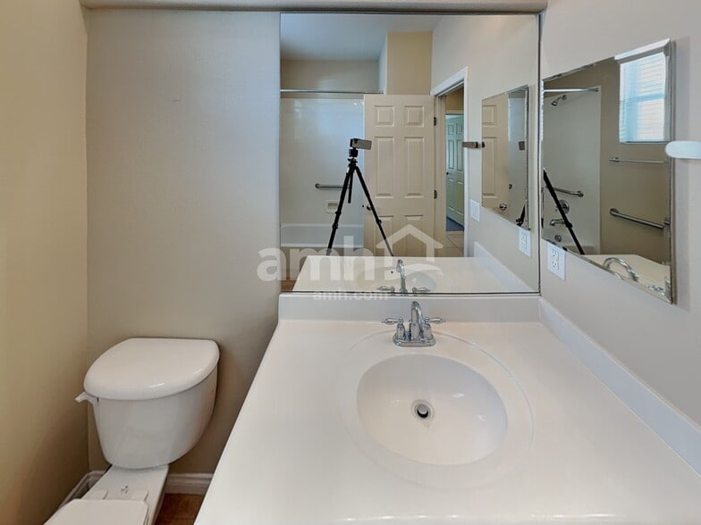 Building Photo - 627 Blue Snow River Ct