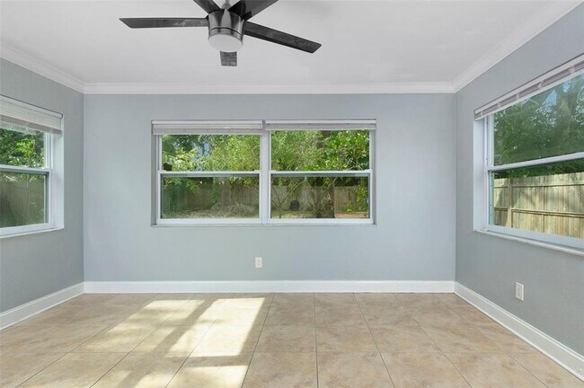 Building Photo - 727 14th St S