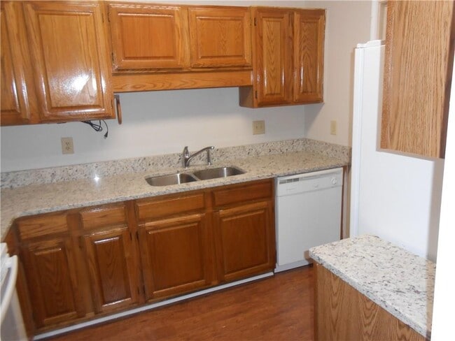 Building Photo - 1135 Country Club Pl