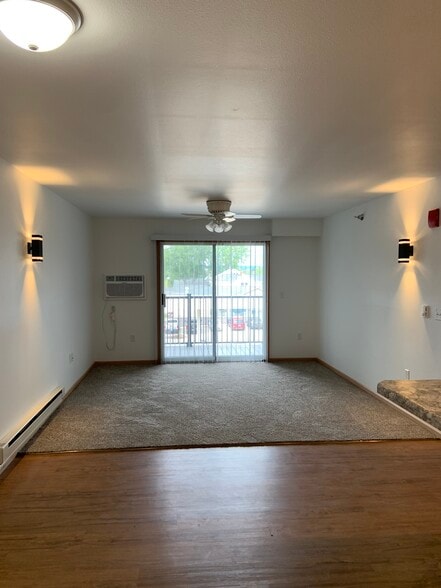 Building Photo - 107 17th Ave N
