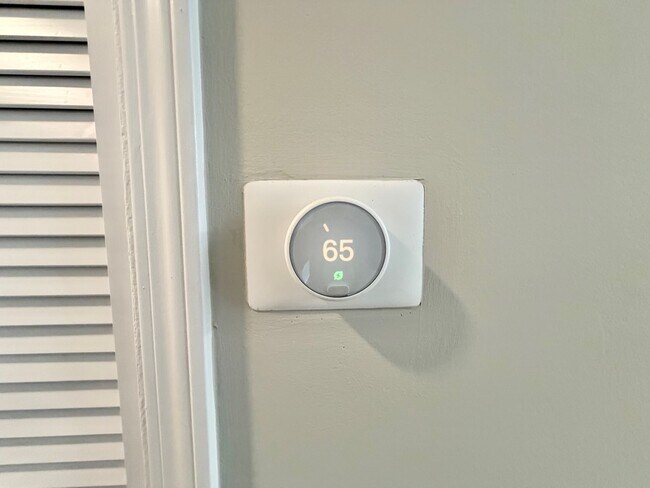 Building Photo - 3433 N Elaine Pl