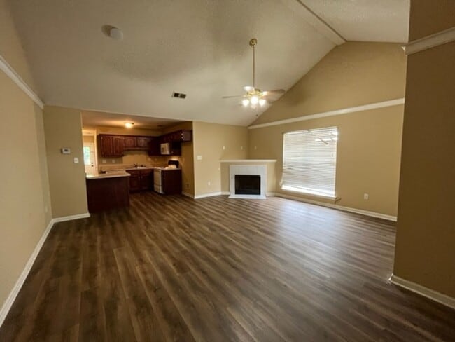 Building Photo - Renovated 2 Bedroom 2 Bath Townhome for Rent!
