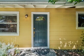 Building Photo - Charming 4-Bedroom Ashland Home with ADU, ...