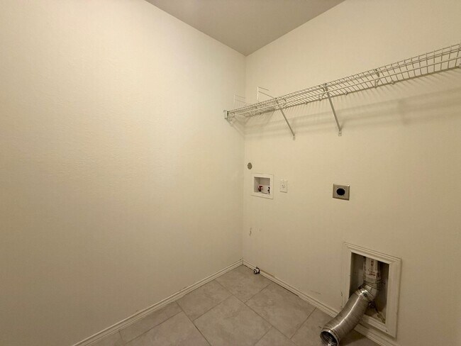 Building Photo - 1454 Kedros