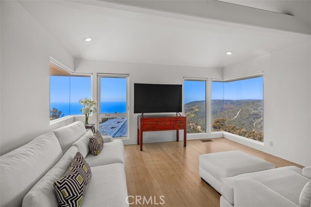 Building Photo - 1415 Skyline Dr