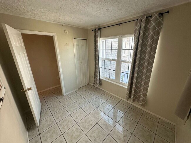 Building Photo - Riverside Community Essex House