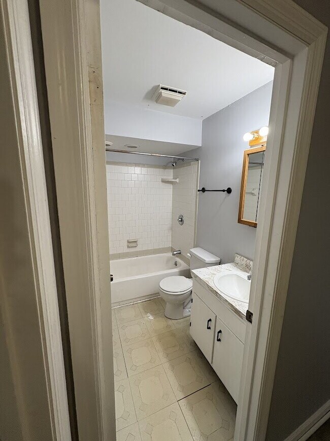 Building Photo - 2 Bed, 2 Bath  *GET YOUR FIRST MONTH FREE*