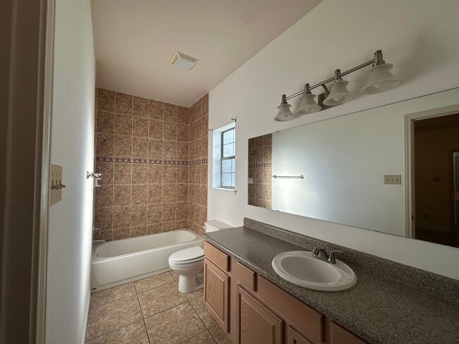 Building Photo - 302 Echo Valley Dr