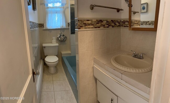 Building Photo - 17 Codington Pl