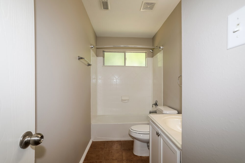 Building Photo - 33103 Cottonwood Bend