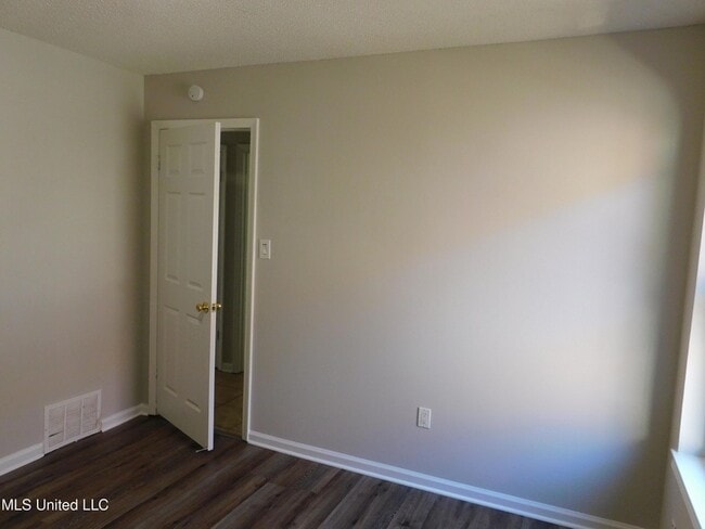 Building Photo - 8095 Martha Ann Ln